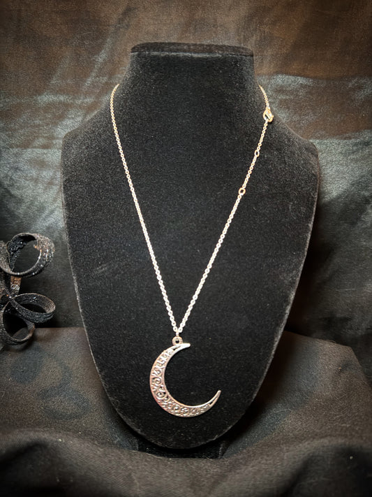 Moon pendant necklace 🌙
